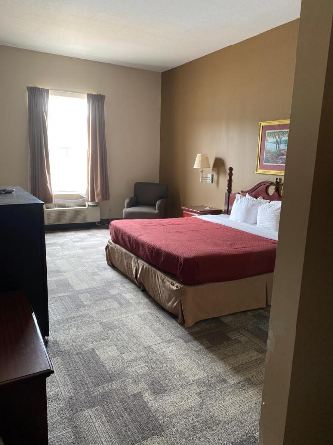 Collins Inn & Suites Εξωτερικό φωτογραφία