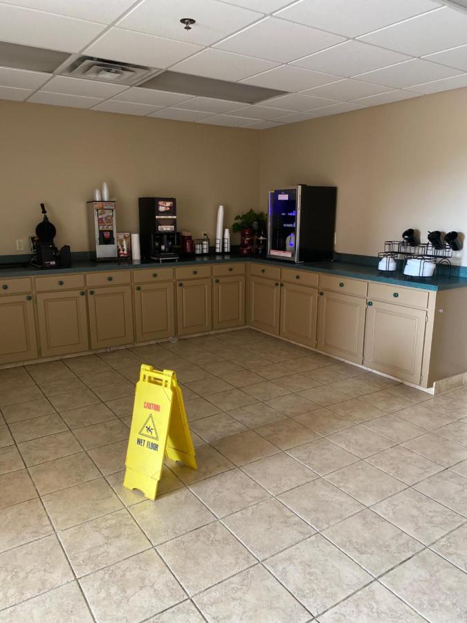 Collins Inn & Suites Εξωτερικό φωτογραφία