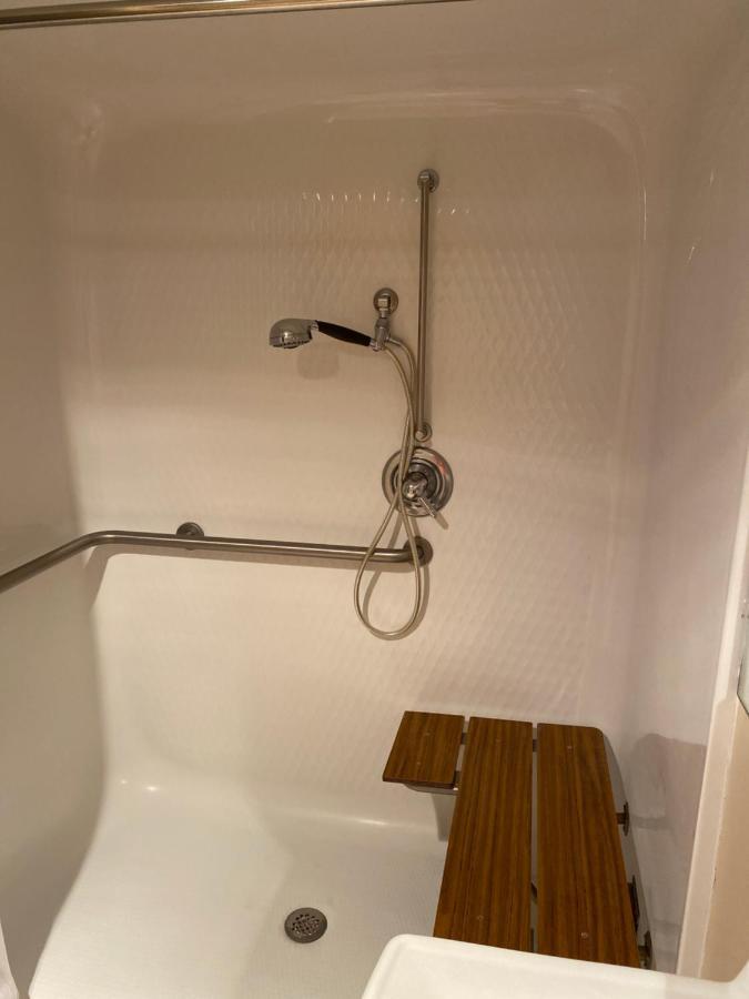 Collins Inn & Suites Εξωτερικό φωτογραφία