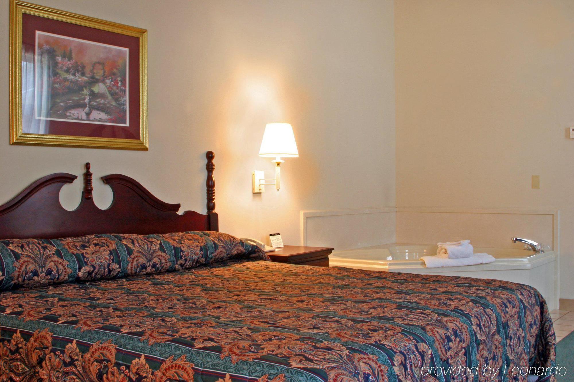 Collins Inn & Suites Δωμάτιο φωτογραφία